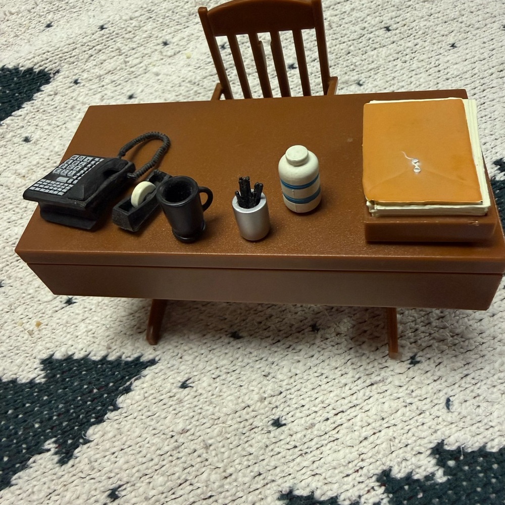 Marvel J Jonah Jameson Desk & chair 2002